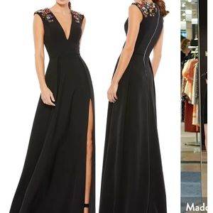 Plunge Neck Empire Waist Beaded Shoulder Gown
IEENA FOR MAC DUGGAL